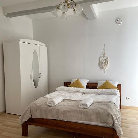 Marka Apartment 1 Krakau Buitenkant foto